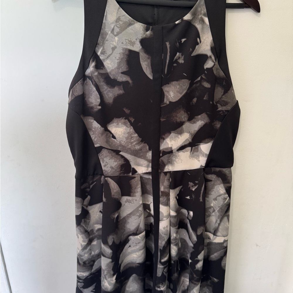 Elegant Black and Gray Patterned Dress